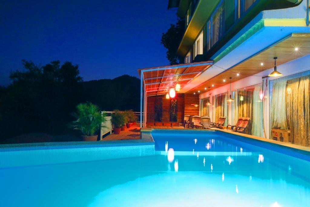 Lake View Resort Лонавала Экстерьер фото