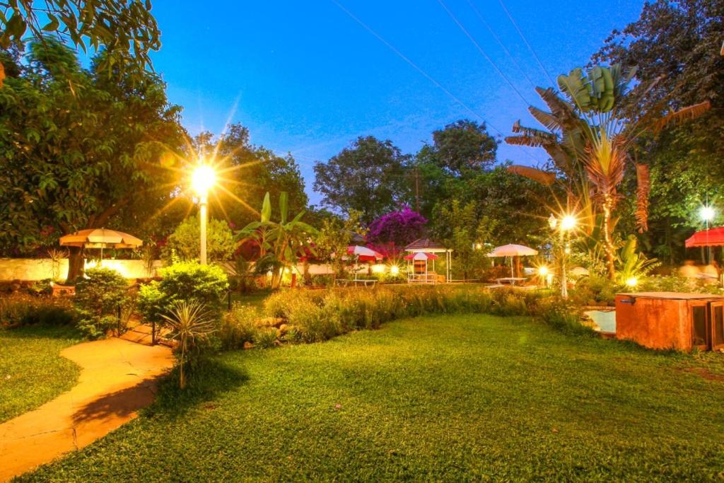 Lake View Resort Лонавала Экстерьер фото