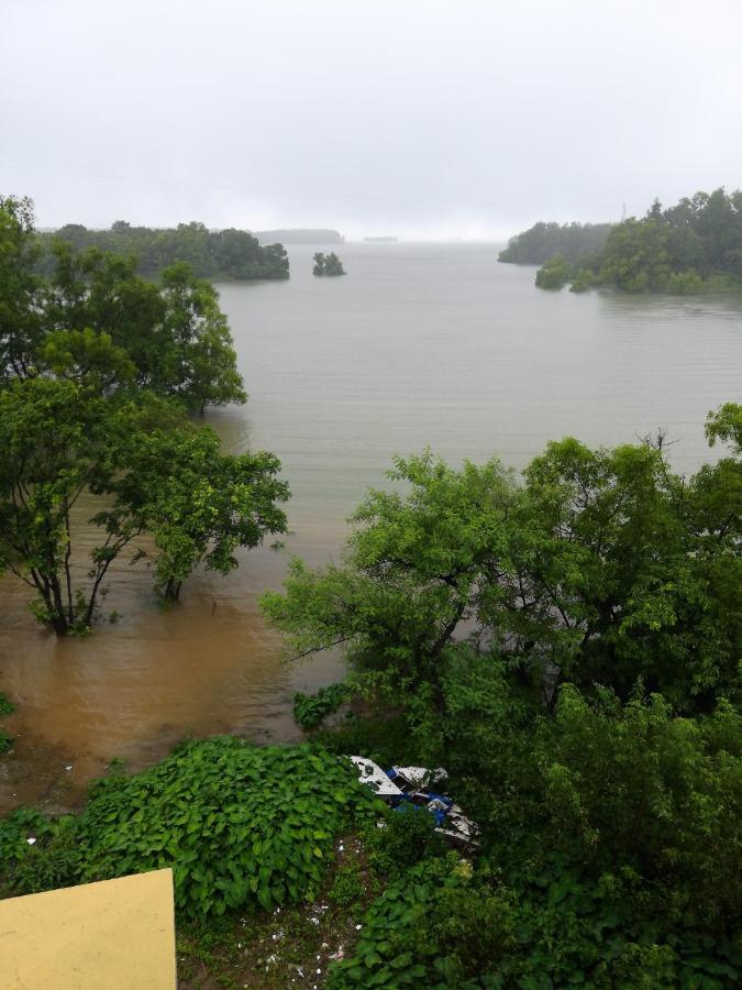 Lake View Resort Лонавала Экстерьер фото